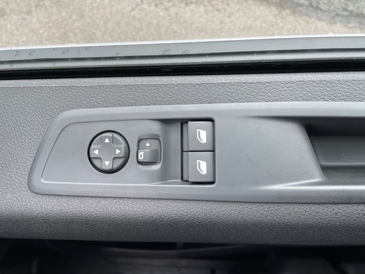 Vauxhall Vivaro Panel Van 17