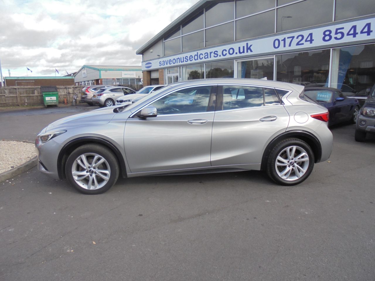 Infiniti Q30
