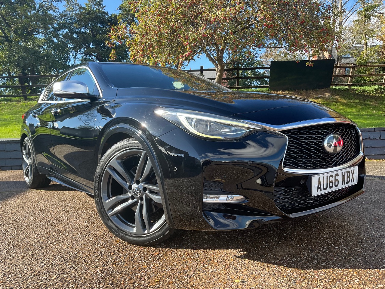 Infiniti Q30