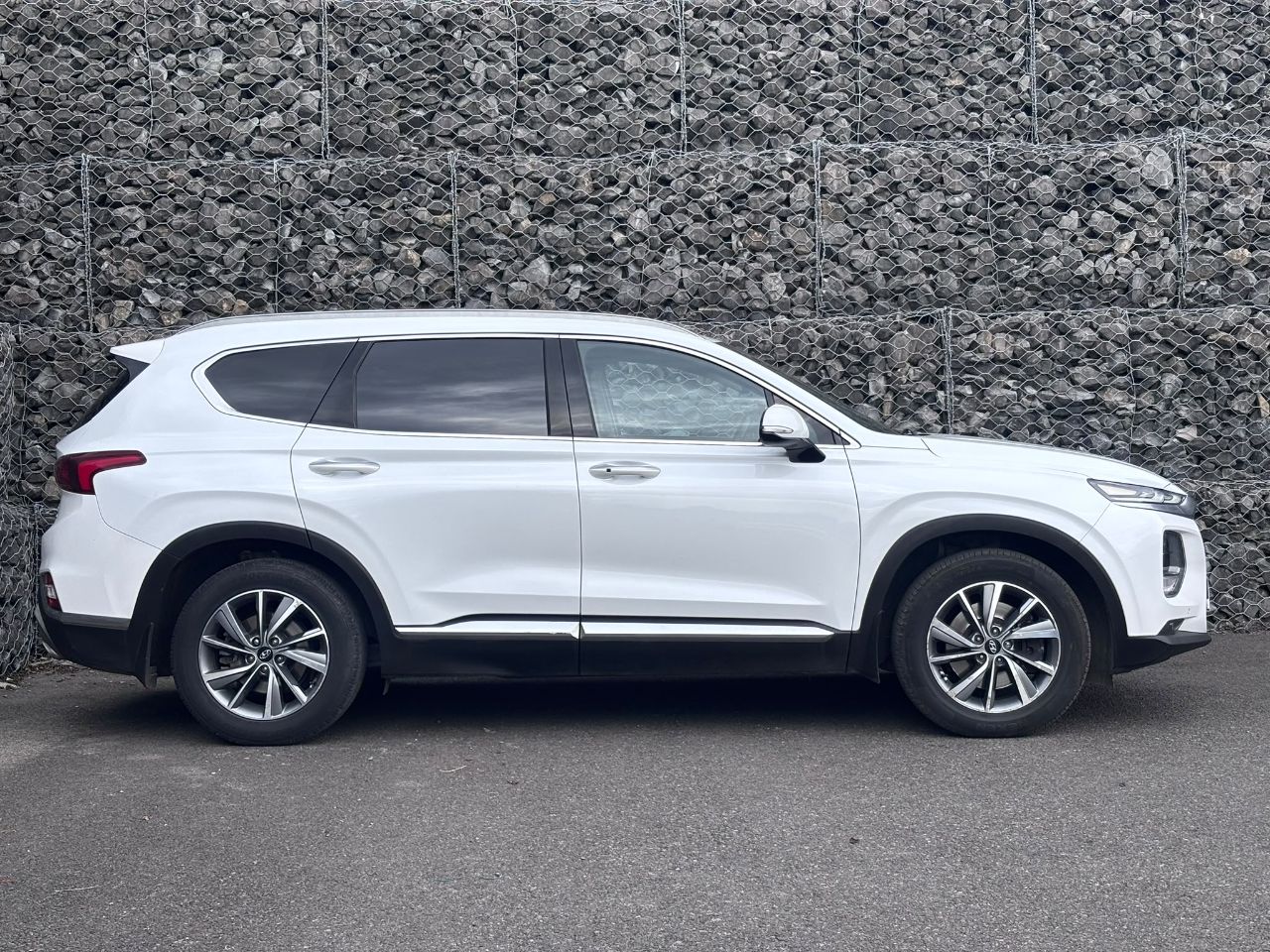 2018 Hyundai SANTA FE 2.2 CRDi Premium 5dr 4WD Auto - vehicle photo 2 for sale on PureCar