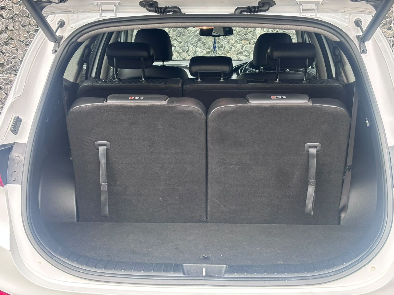 2018 Hyundai SANTA FE 2.2 CRDi Premium 5dr 4WD Auto - vehicle photo 16 for sale on PureCar