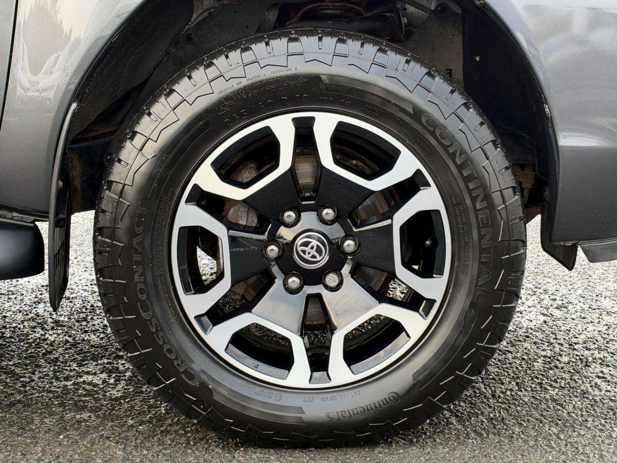 2022 Toyota Hilux Invincible D/Cab Pick Up 2.4 D-4D - vehicle photo 5 for sale on PureCar