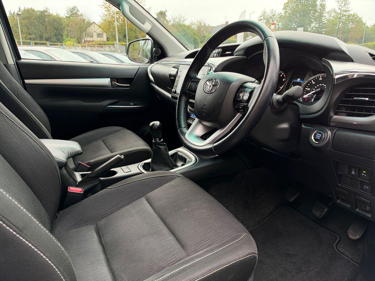 2022 Toyota Hilux Invincible D/Cab Pick Up 2.4 D-4D - vehicle photo 6 for sale on PureCar