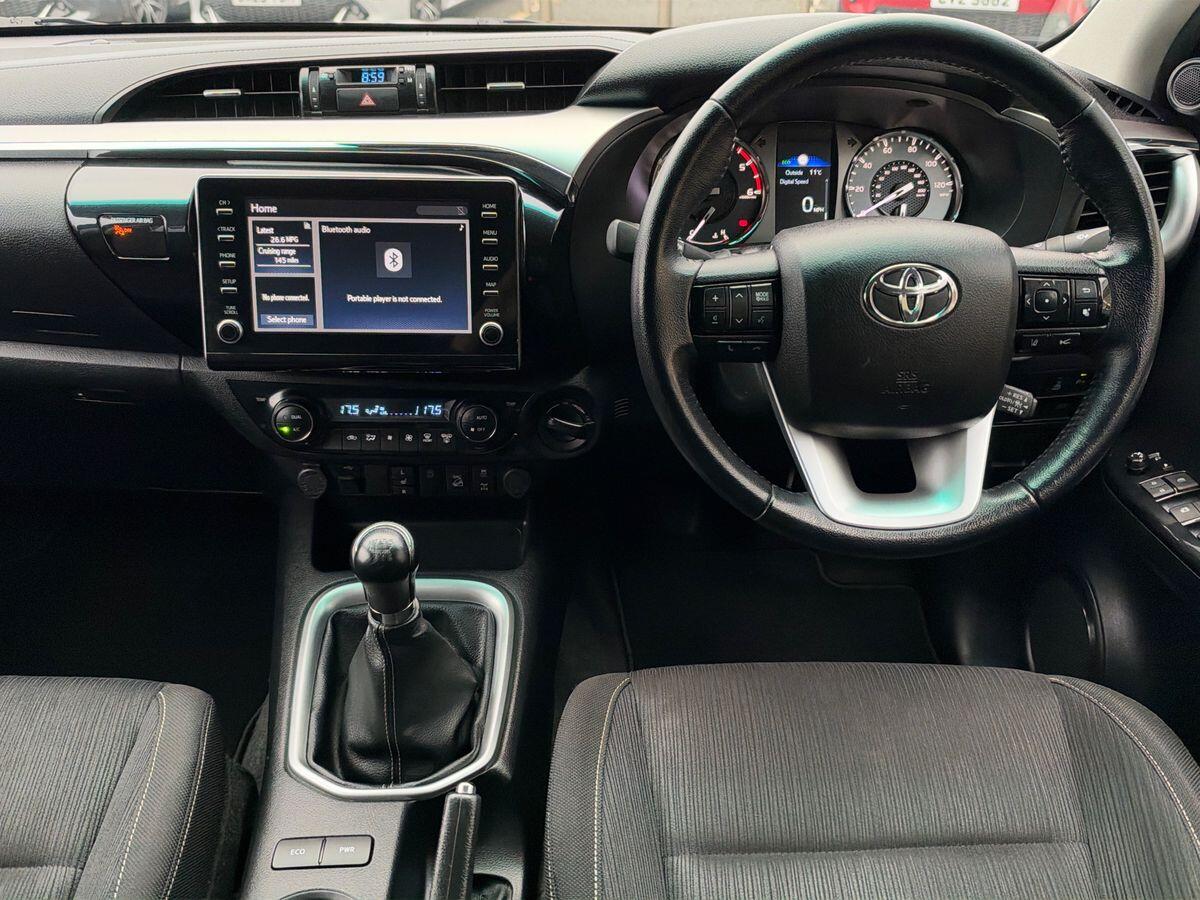 2022 Toyota Hilux Invincible D/Cab Pick Up 2.4 D-4D - vehicle photo 8 for sale on PureCar