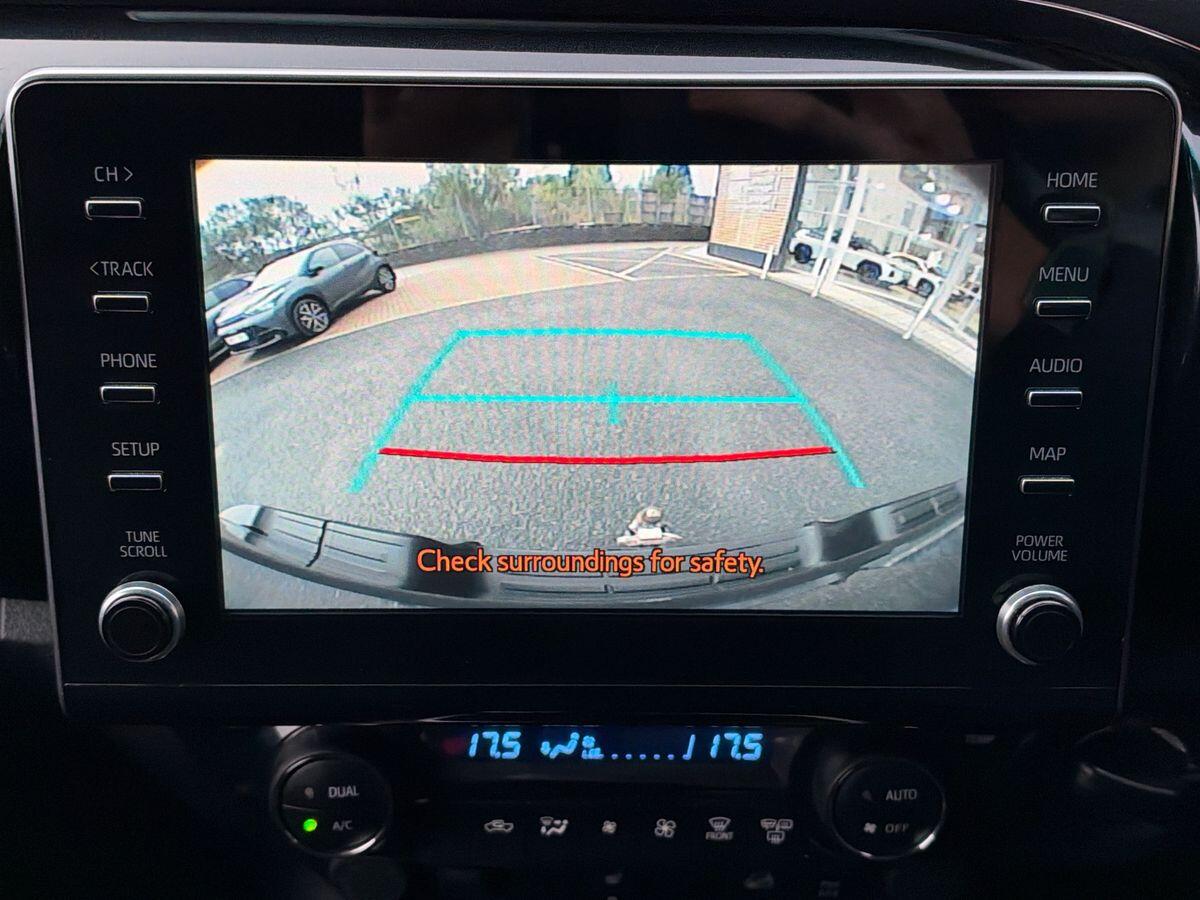 2022 Toyota Hilux Invincible D/Cab Pick Up 2.4 D-4D - vehicle photo 9 for sale on PureCar