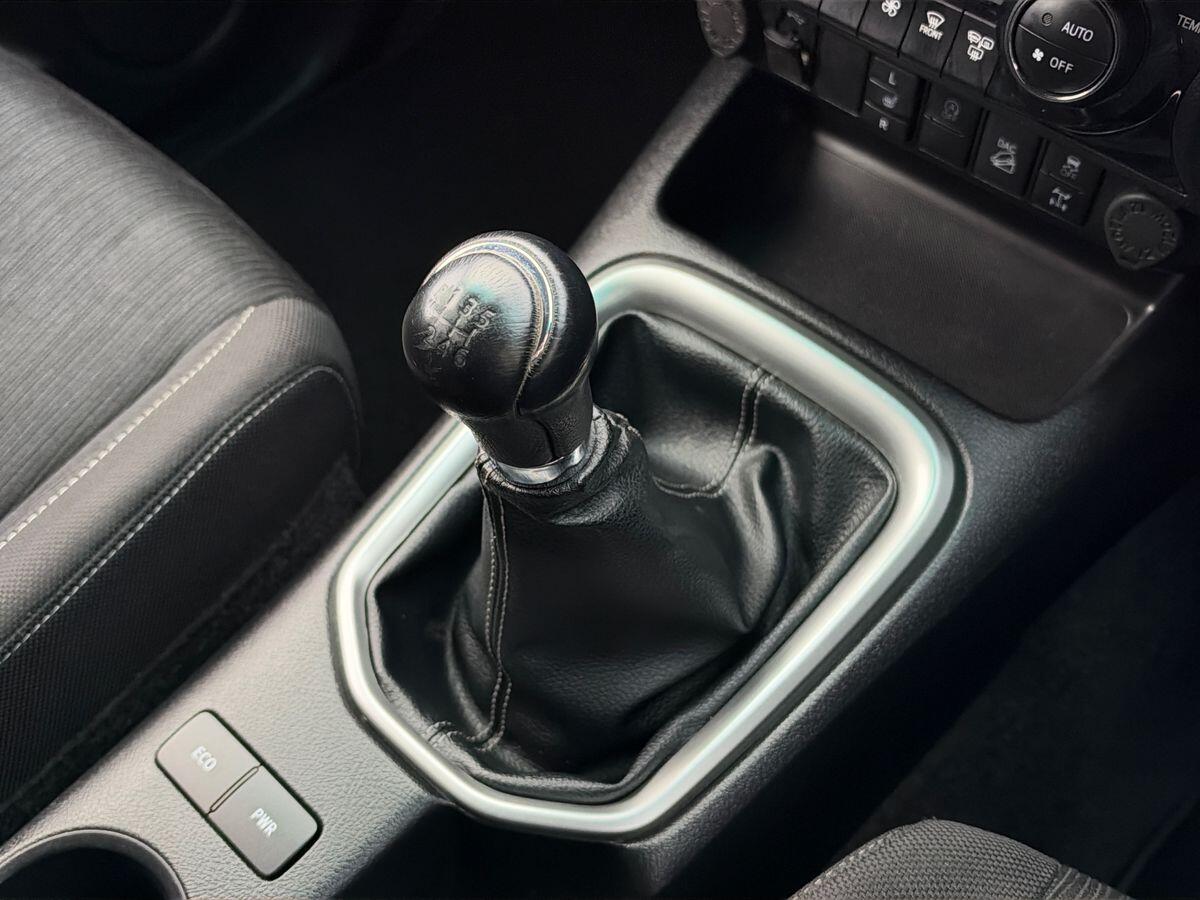 2022 Toyota Hilux Invincible D/Cab Pick Up 2.4 D-4D - vehicle photo 10 for sale on PureCar