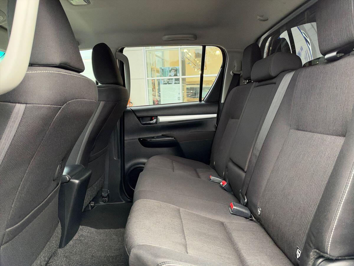 2022 Toyota Hilux Invincible D/Cab Pick Up 2.4 D-4D - vehicle photo 11 for sale on PureCar