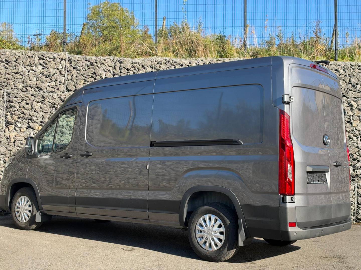 2026 Maxus Deliver 9 Lux L3H2 2.0TCDI 150PS - vehicle photo 3 for sale on PureCar