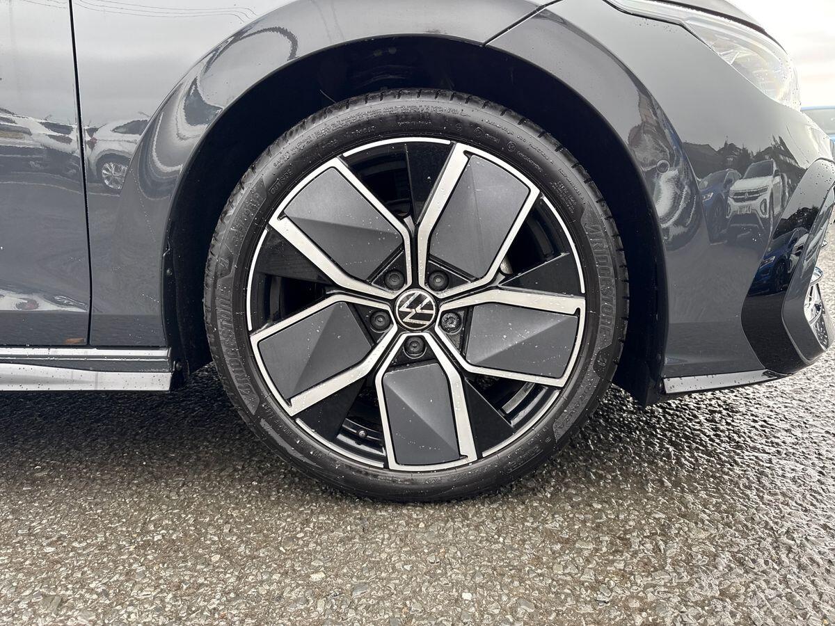 2026 Volkswagen Golf 1.5 TSI 150 Black Edition 5dr - vehicle photo 5 for sale on PureCar