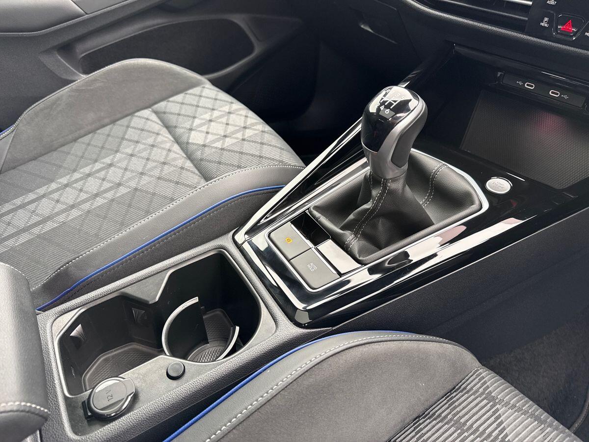 2026 Volkswagen Golf 1.5 TSI 150 Black Edition 5dr - vehicle photo 10 for sale on PureCar